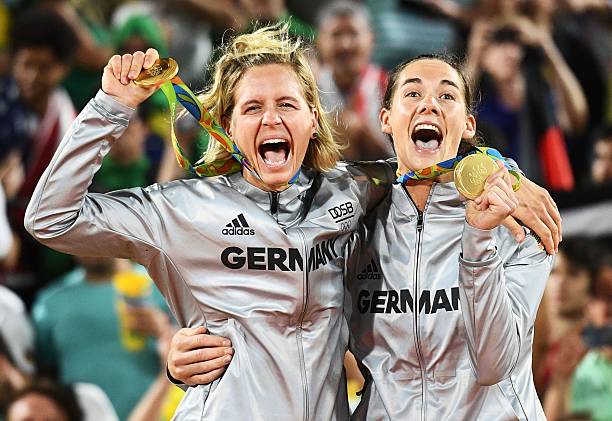 排球比赛每队上场球员数量及替补规则