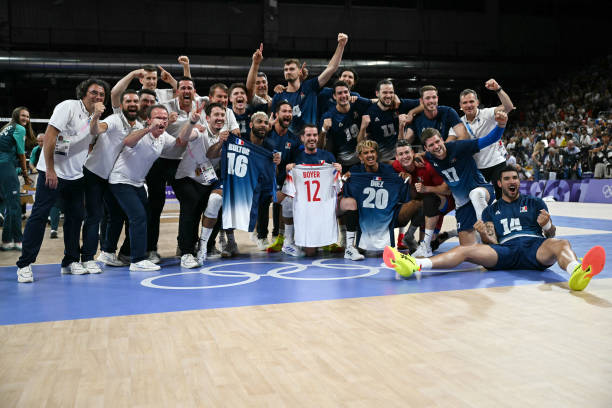 排球垫球入门：中学生必备技巧详解