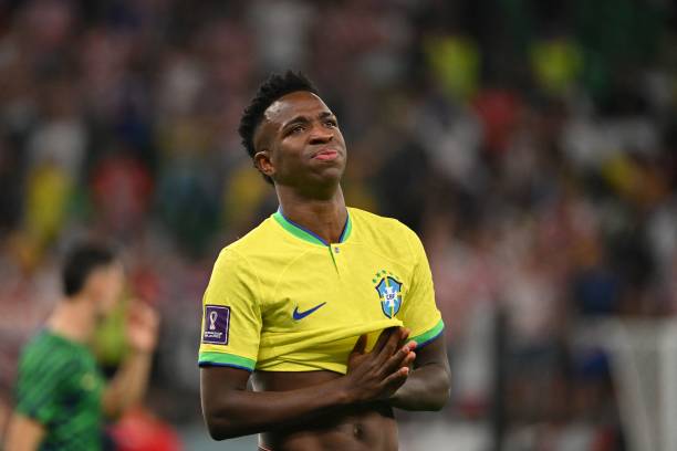 格列兹曼传射建功，法国队时隔20年再捧大力神杯