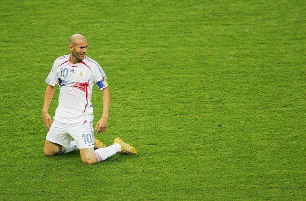 激情与汗水：踢进世界杯中的足球精神传承